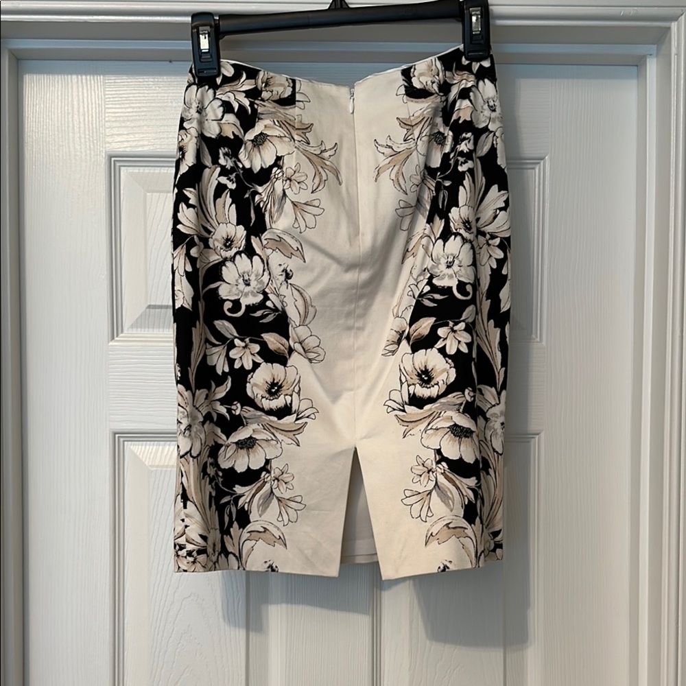 White House Black Market Black and White Knee-Length Pencil Skirt - Picture 3 of 5